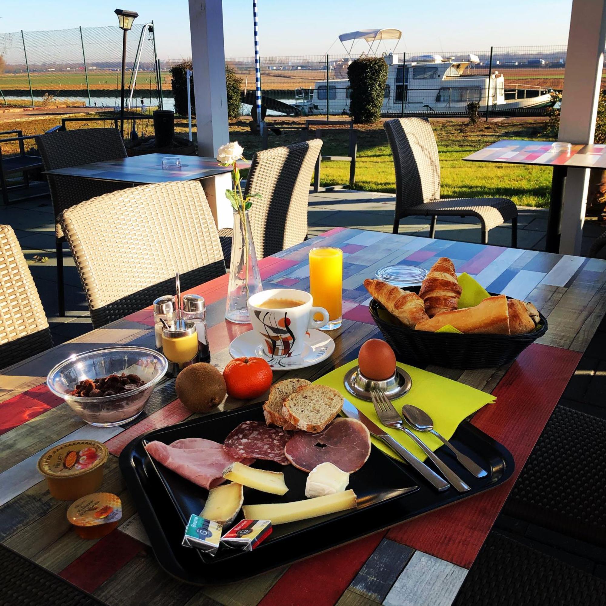Hotel Restaurant Argos, Strasbourg Nord フェンデンハイム エクステリア 写真